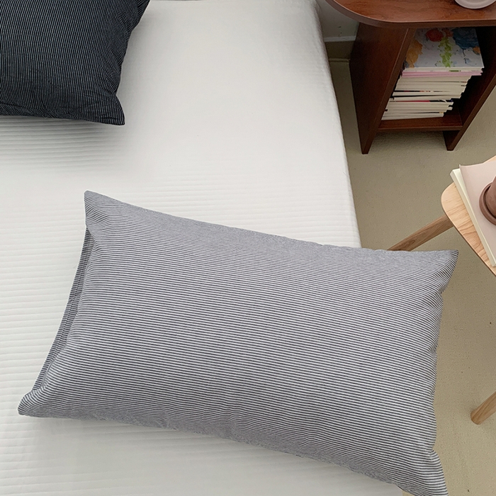 91家纺网 家纺一手货源 找家纺 柚可家居 2024新款水洗棉条纹系列单枕套-系列二 细灰横条纹