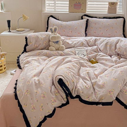 91家纺网 家纺一手货源 找家纺 （总）优选 2025新款直播热款赫本风皱皱双层纱花边款针织皱皱纱法式印花吊边床单三件套床笠四件套（提供买家秀）