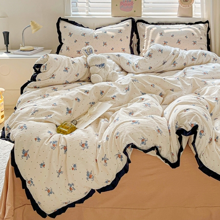 91家纺网 家纺一手货源 找家纺 （总）优选 2025新款直播热款赫本风皱皱双层纱花边款针织皱皱纱法式印花吊边床单三件套床笠四件套（提供买家秀）