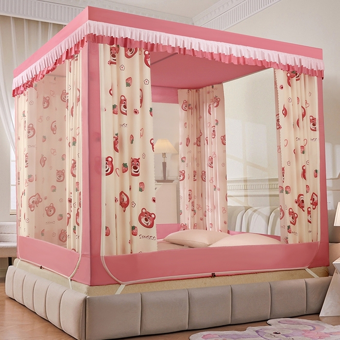 91家纺网 家纺一手货源 找家纺 显高蚊帐 2025春夏新款U门花边款坐床遮光防尘床帘式蚊帐 草莓熊-花边款