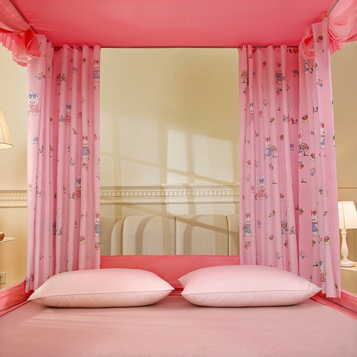 91家纺网 家纺一手货源 找家纺 显高蚊帐 2025春夏新款U门花边款坐床遮光防尘床帘式蚊帐 兔兔花园-花边款