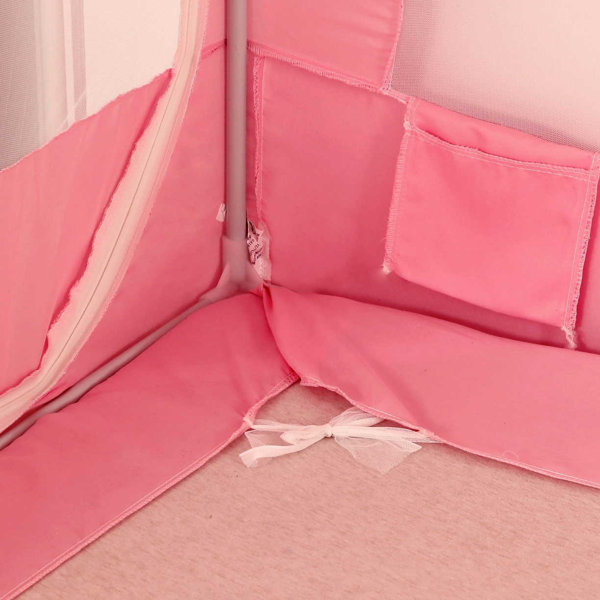 91家纺网 家纺一手货源 找家纺 显高蚊帐 2025春夏新款U门花边款坐床遮光防尘床帘式蚊帐 兔兔花园-花边款