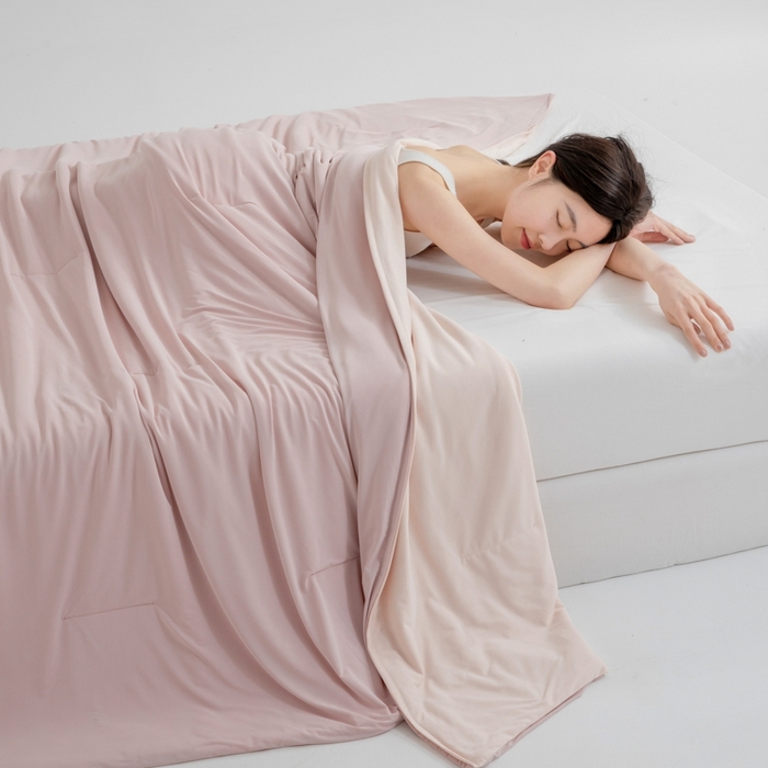 91家纺网 家纺一手货源 找家纺 伊梵居 2025春夏新款亚朵同款夏季被子双感深睡被夏被夏凉被pro2.0汇总 橘雾粉