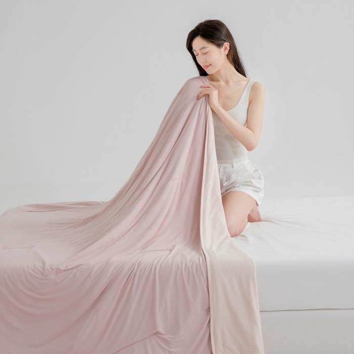 91家纺网 家纺一手货源 找家纺 伊梵居 2025春夏新款亚朵同款夏季被子双感深睡被夏被夏凉被pro2.0汇总 橘雾粉