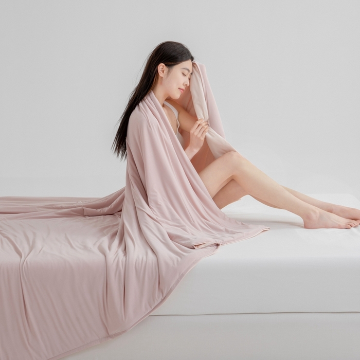 91家纺网 家纺一手货源 找家纺 伊梵居 2025春夏新款亚朵同款夏季被子双感深睡被夏被夏凉被pro2.0汇总 橘雾粉