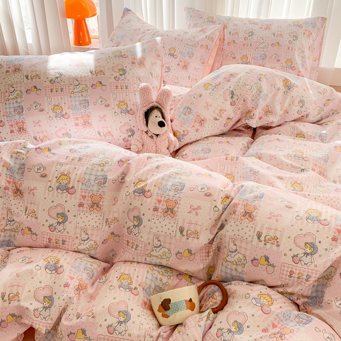 91家纺网 家纺一手货源 找家纺 爱丽丝2025新款全棉卡通印花四件套 粉粉日记