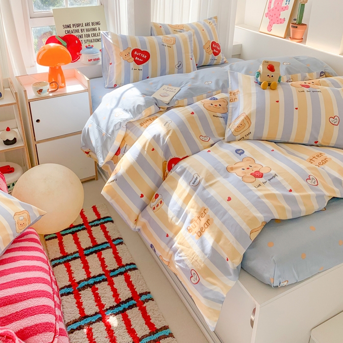 91家纺网 家纺一手货源 找家纺 爱丽丝2025新款全棉卡通印花四件套 蛋糕小熊