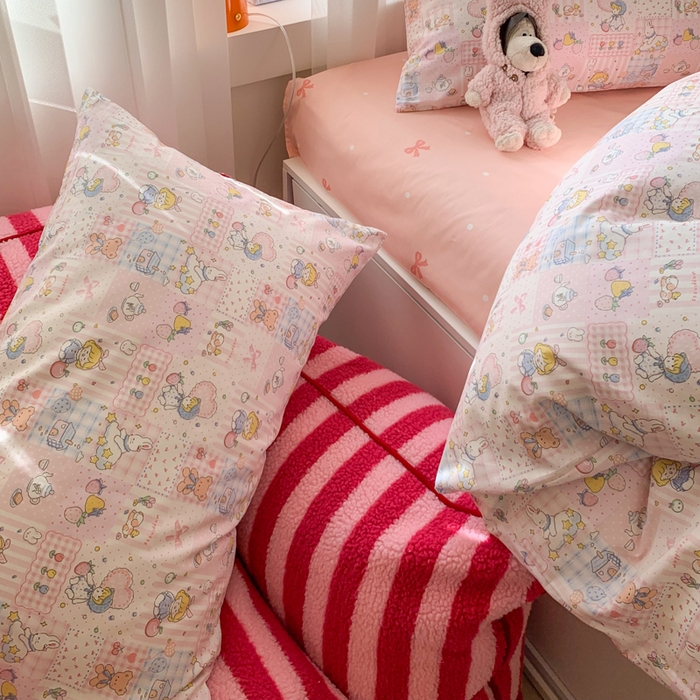 91家纺网 家纺一手货源 找家纺 爱丽丝2025新款全棉卡通印花四件套 粉粉日记