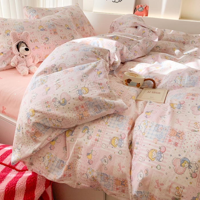 91家纺网 家纺一手货源 找家纺 爱丽丝2025新款全棉卡通印花四件套 粉粉日记