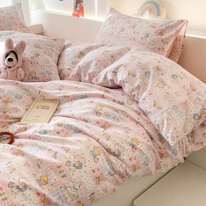 91家纺网 家纺一手货源 找家纺 爱丽丝2025新款全棉卡通印花四件套 粉粉日记