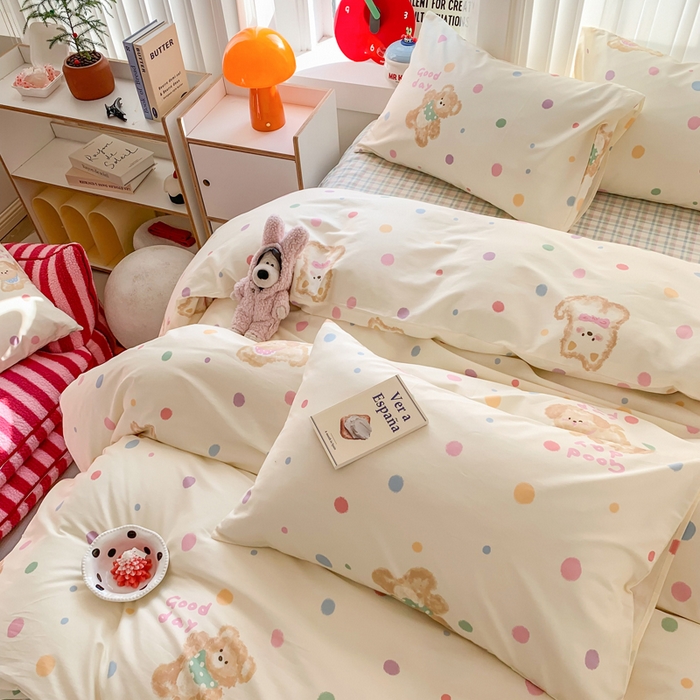 91家纺网 家纺一手货源 找家纺 爱丽丝2025新款全棉卡通印花四件套 奶油小熊