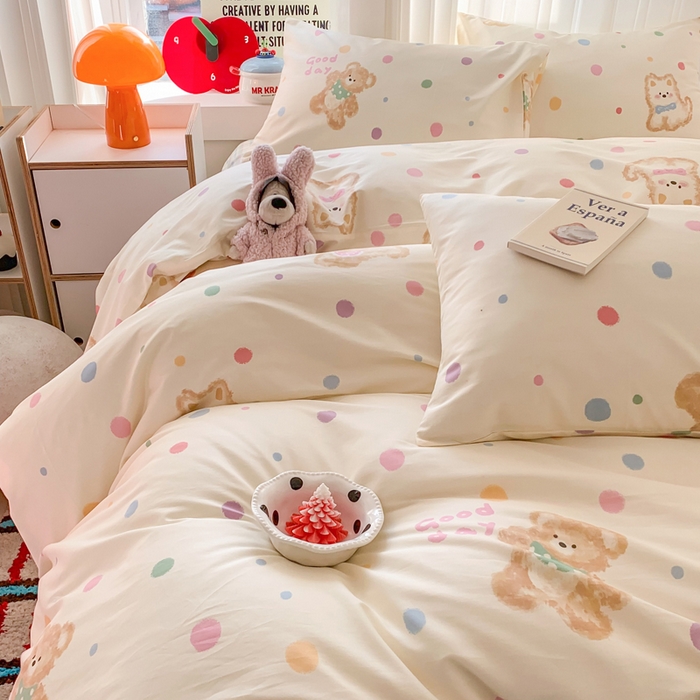 91家纺网 家纺一手货源 找家纺 爱丽丝2025新款全棉卡通印花四件套 奶油小熊