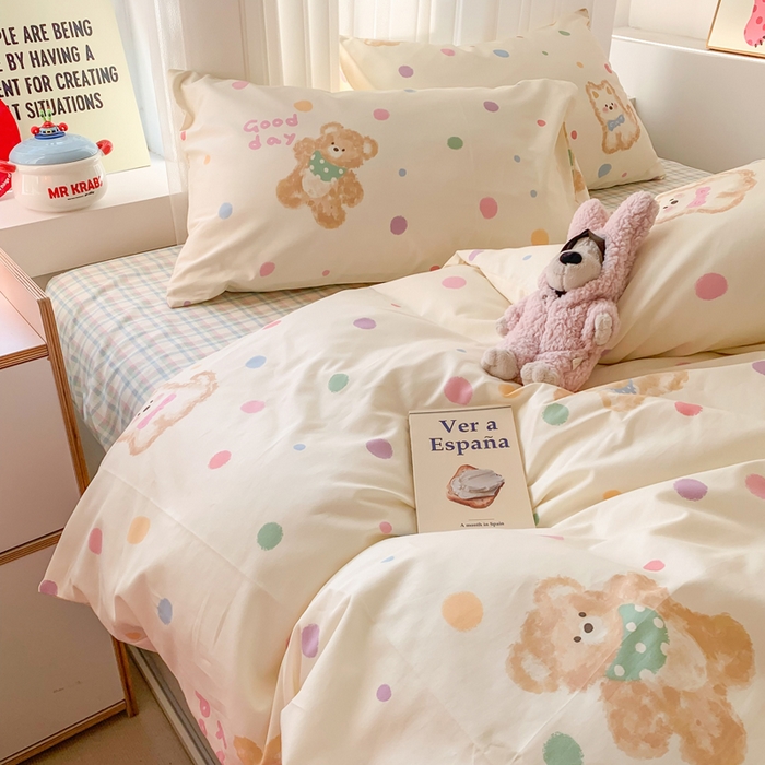 91家纺网 家纺一手货源 找家纺 爱丽丝2025新款全棉卡通印花四件套 奶油小熊