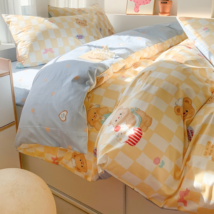 91家纺网 家纺一手货源 找家纺 爱丽丝2025新款全棉卡通印花四件套 曲奇熊