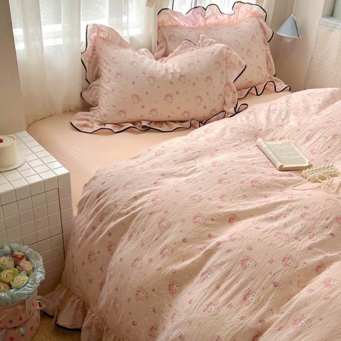 91家纺网 家纺一手货源 找家纺 繁花家居 2025春夏新款学生季韩式云感针织棉大花边木耳边四件套 粉色美蒂