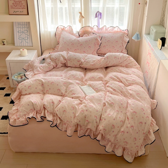 91家纺网 家纺一手货源 找家纺 繁花家居 2025春夏新款学生季韩式云感针织棉大花边木耳边四件套 粉色美蒂