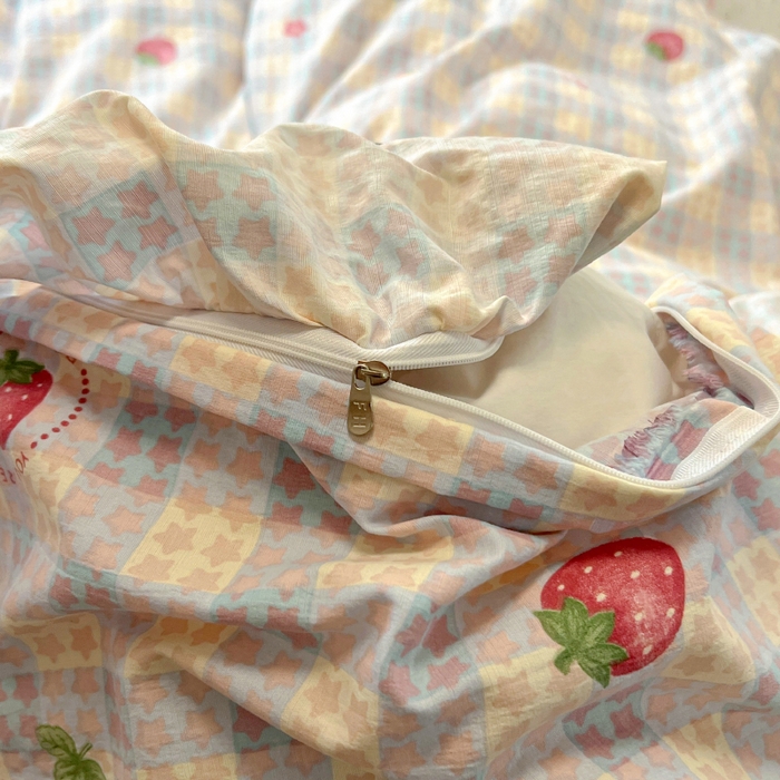 91家纺网 家纺一手货源 找家纺 繁花家居 2025春夏新款学生季韩式云感针织棉大花边木耳边四件套 富山草莓