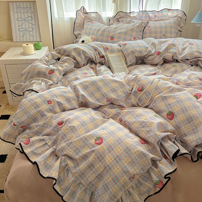 91家纺网 家纺一手货源 找家纺 繁花家居 2025春夏新款学生季韩式云感针织棉大花边木耳边四件套 富山草莓