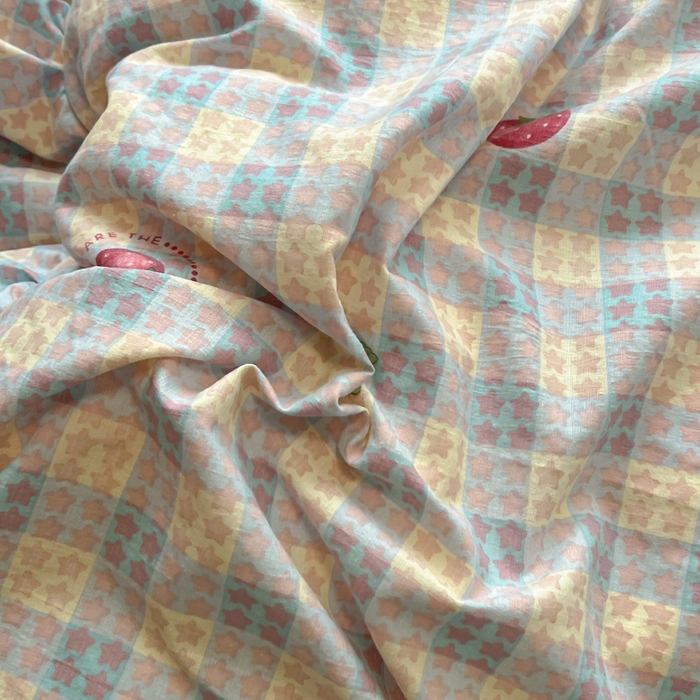 91家纺网 家纺一手货源 找家纺 繁花家居 2025春夏新款学生季韩式云感针织棉大花边木耳边四件套 富山草莓