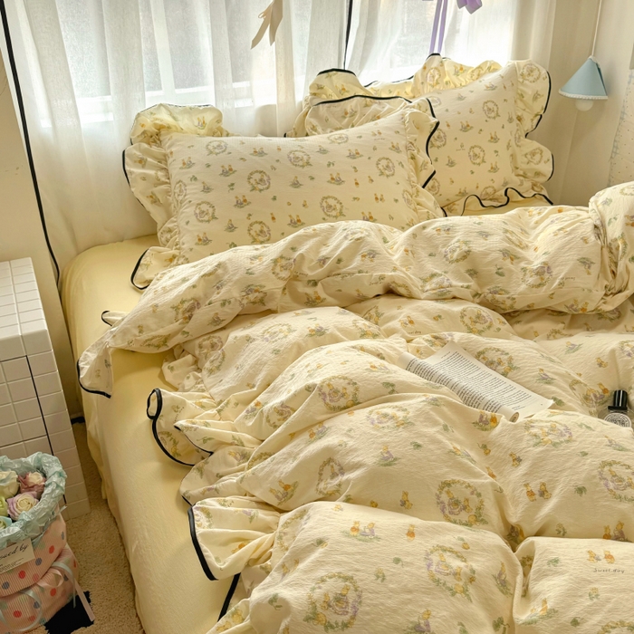 91家纺网 家纺一手货源 找家纺 繁花家居 2025春夏新款学生季韩式云感针织棉大花边木耳边四件套 花环小兔