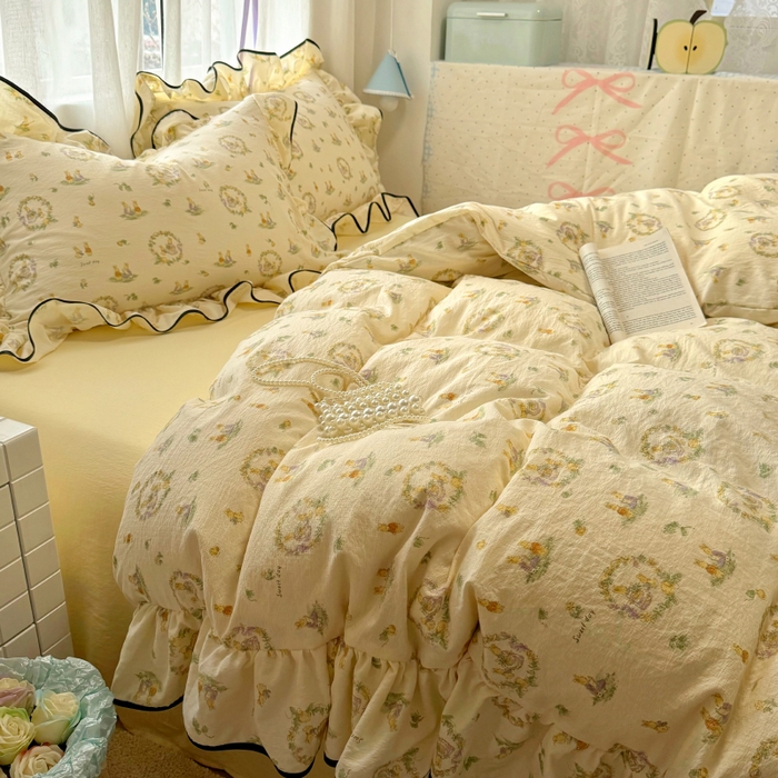 91家纺网 家纺一手货源 找家纺 繁花家居 2025春夏新款学生季韩式云感针织棉大花边木耳边四件套 花环小兔