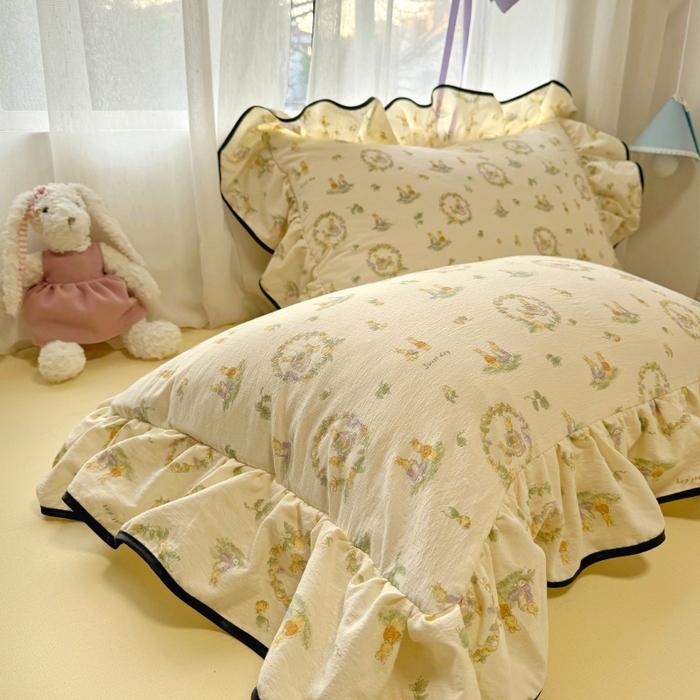 91家纺网 家纺一手货源 找家纺 繁花家居 2025春夏新款学生季韩式云感针织棉大花边木耳边四件套 花环小兔