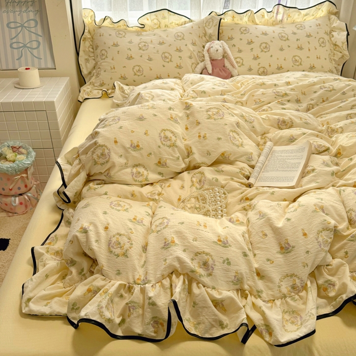 91家纺网 家纺一手货源 找家纺 繁花家居 2025春夏新款学生季韩式云感针织棉大花边木耳边四件套 花环小兔