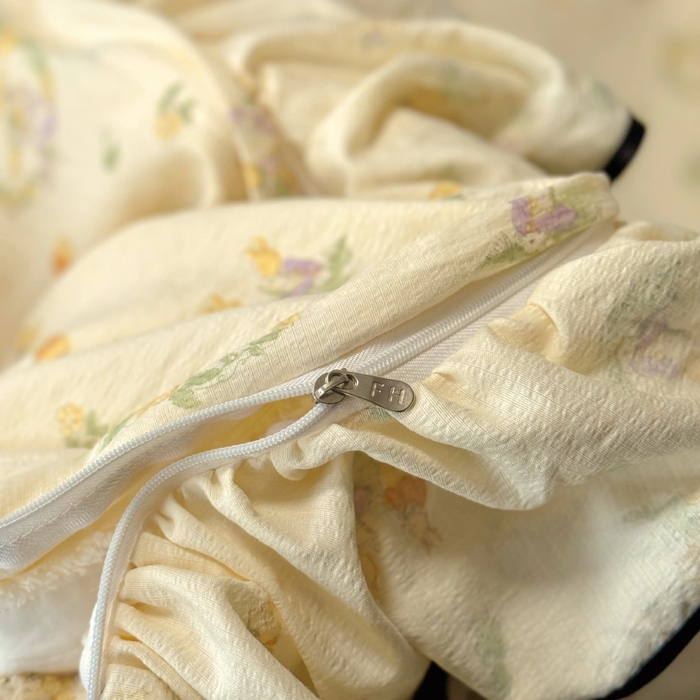 91家纺网 家纺一手货源 找家纺 繁花家居 2025春夏新款学生季韩式云感针织棉大花边木耳边四件套 花环小兔