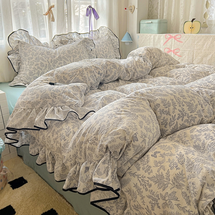 91家纺网 家纺一手货源 找家纺 繁花家居 2025春夏新款学生季韩式云感针织棉大花边木耳边四件套 花枝蝶影