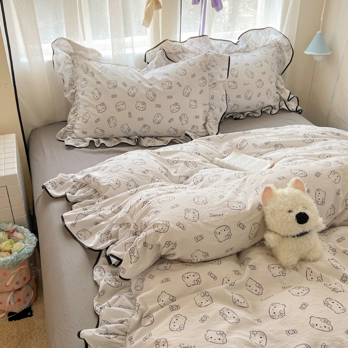 91家纺网 家纺一手货源 找家纺 繁花家居 2025春夏新款学生季韩式云感针织棉大花边木耳边四件套 简笔猫咪