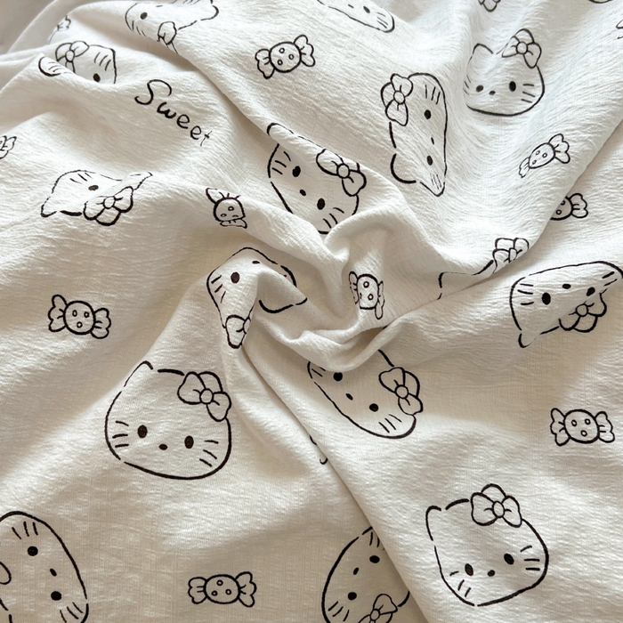 91家纺网 家纺一手货源 找家纺 繁花家居 2025春夏新款学生季韩式云感针织棉大花边木耳边四件套 简笔猫咪