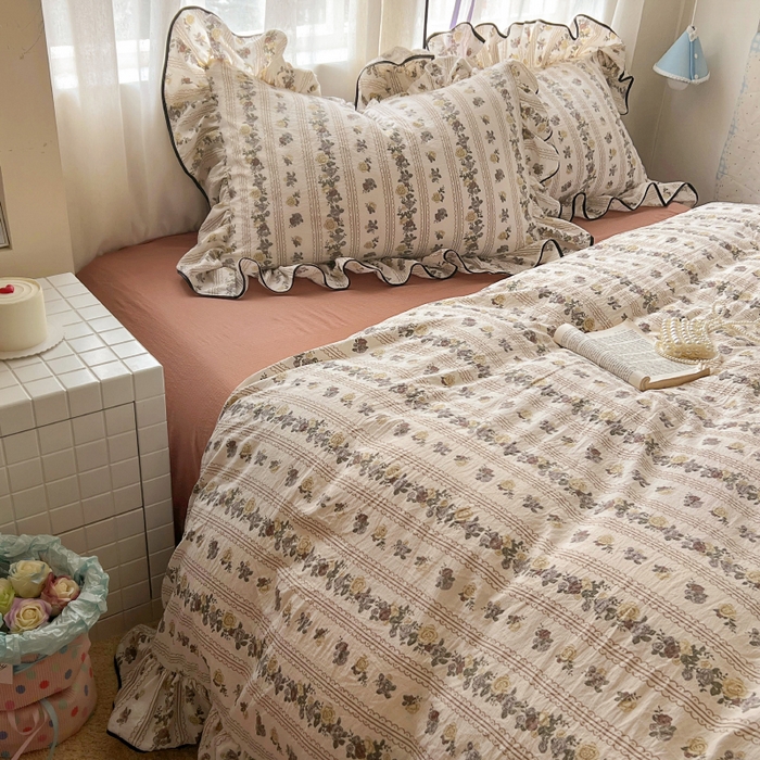 91家纺网 家纺一手货源 找家纺 繁花家居 2025春夏新款学生季韩式云感针织棉大花边木耳边四件套 玫瑰庄园