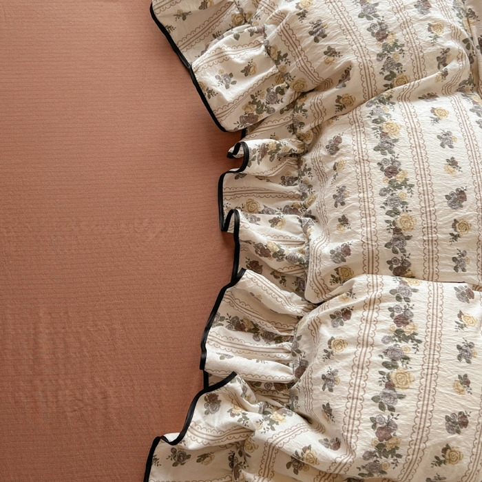 91家纺网 家纺一手货源 找家纺 繁花家居 2025春夏新款学生季韩式云感针织棉大花边木耳边四件套 玫瑰庄园