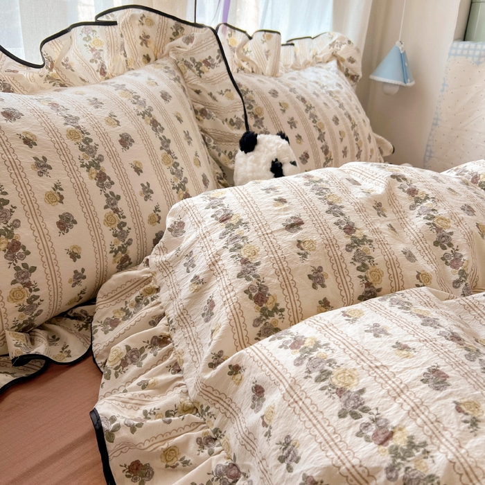 91家纺网 家纺一手货源 找家纺 繁花家居 2025春夏新款学生季韩式云感针织棉大花边木耳边四件套 玫瑰庄园