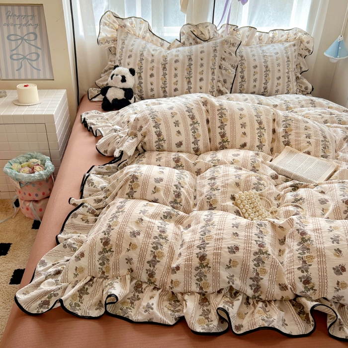 91家纺网 家纺一手货源 找家纺 繁花家居 2025春夏新款学生季韩式云感针织棉大花边木耳边四件套 玫瑰庄园