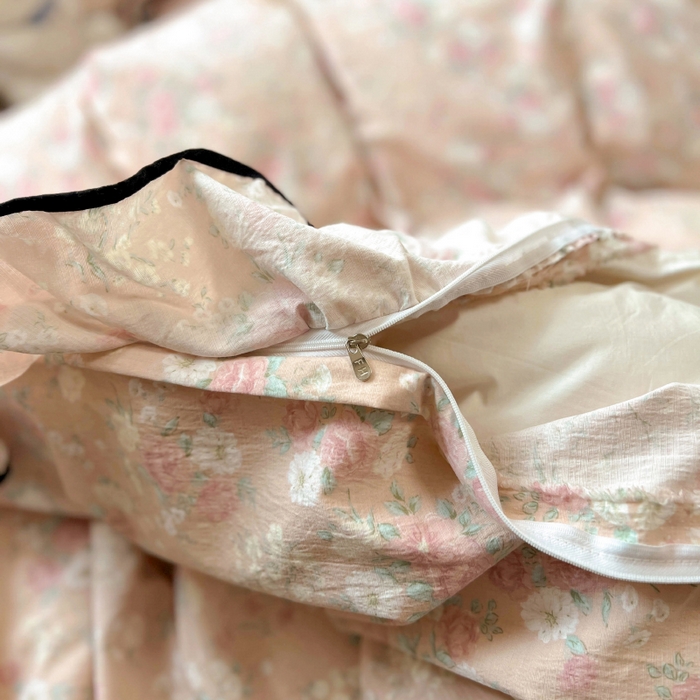 91家纺网 家纺一手货源 找家纺 繁花家居 2025春夏新款学生季韩式云感针织棉大花边木耳边四件套 秋日恋歌