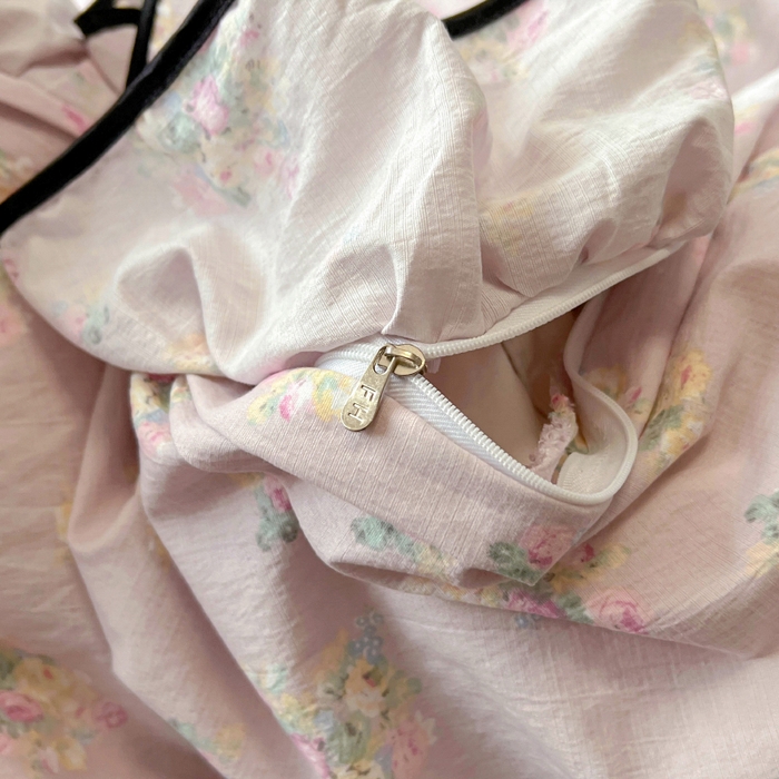 91家纺网 家纺一手货源 找家纺 繁花家居 2025春夏新款学生季韩式云感针织棉大花边木耳边四件套 山野花集