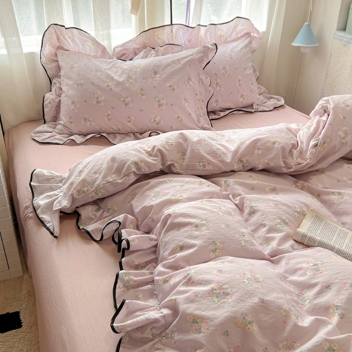 91家纺网 家纺一手货源 找家纺 繁花家居 2025春夏新款学生季韩式云感针织棉大花边木耳边四件套 山野花集