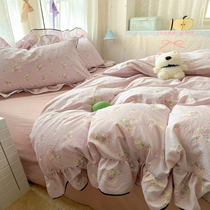 91家纺网 家纺一手货源 找家纺 繁花家居 2025春夏新款学生季韩式云感针织棉大花边木耳边四件套 山野花集