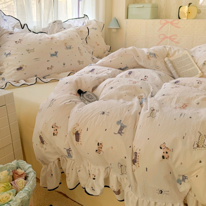 91家纺网 家纺一手货源 找家纺 繁花家居 2025春夏新款学生季韩式云感针织棉大花边木耳边四件套 汪汪乐园