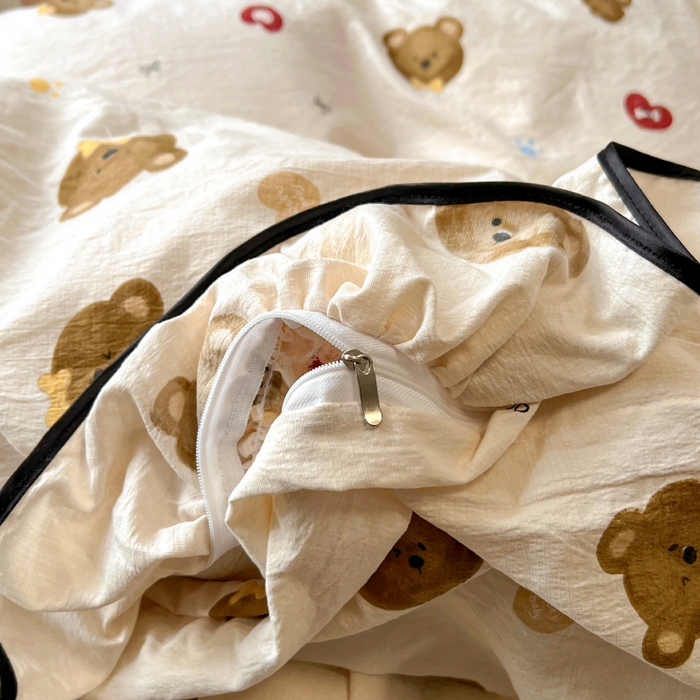 91家纺网 家纺一手货源 找家纺 繁花家居 2025春夏新款学生季韩式云感针织棉大花边木耳边四件套 小熊多多