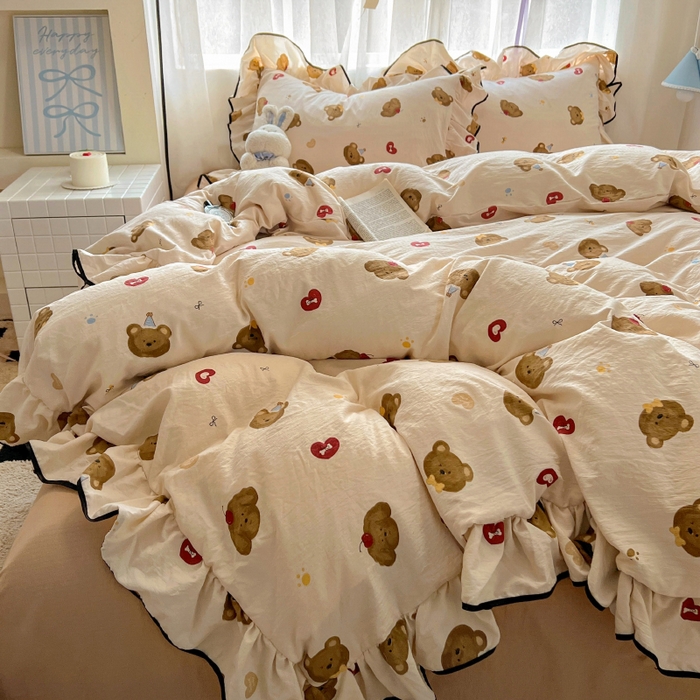 91家纺网 家纺一手货源 找家纺 繁花家居 2025春夏新款学生季韩式云感针织棉大花边木耳边四件套 小熊多多