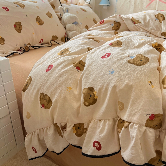 91家纺网 家纺一手货源 找家纺 繁花家居 2025春夏新款学生季韩式云感针织棉大花边木耳边四件套 小熊多多