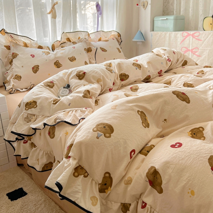 91家纺网 家纺一手货源 找家纺 繁花家居 2025春夏新款学生季韩式云感针织棉大花边木耳边四件套 小熊多多