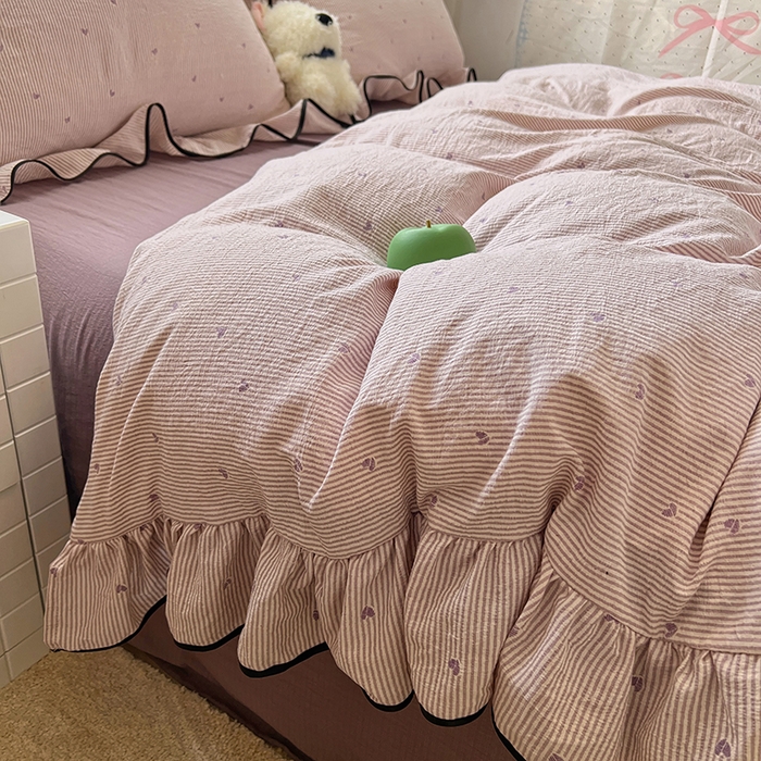 91家纺网 家纺一手货源 找家纺 繁花家居 2025春夏新款学生季韩式云感针织棉大花边木耳边四件套 一见倾心