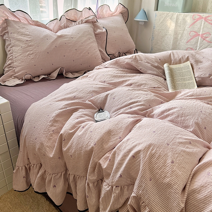 91家纺网 家纺一手货源 找家纺 繁花家居 2025春夏新款学生季韩式云感针织棉大花边木耳边四件套 一见倾心