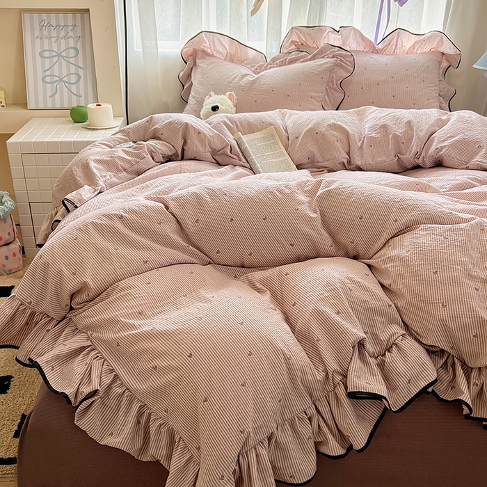 91家纺网 家纺一手货源 找家纺 繁花家居 2025春夏新款学生季韩式云感针织棉大花边木耳边四件套 一见倾心