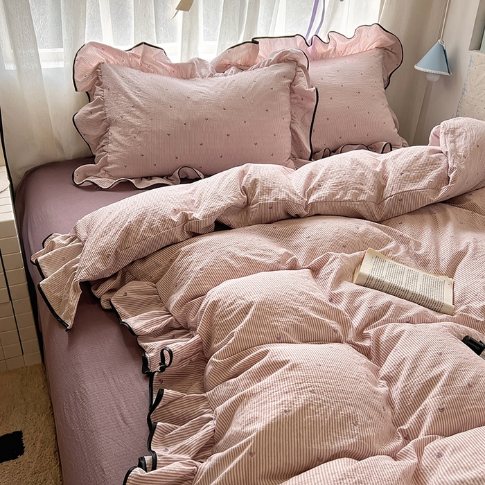 91家纺网 家纺一手货源 找家纺 繁花家居 2025春夏新款学生季韩式云感针织棉大花边木耳边四件套 一见倾心