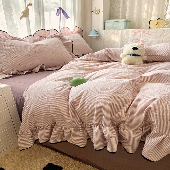 91家纺网 家纺一手货源 找家纺 繁花家居 2025春夏新款学生季韩式云感针织棉大花边木耳边四件套 一见倾心