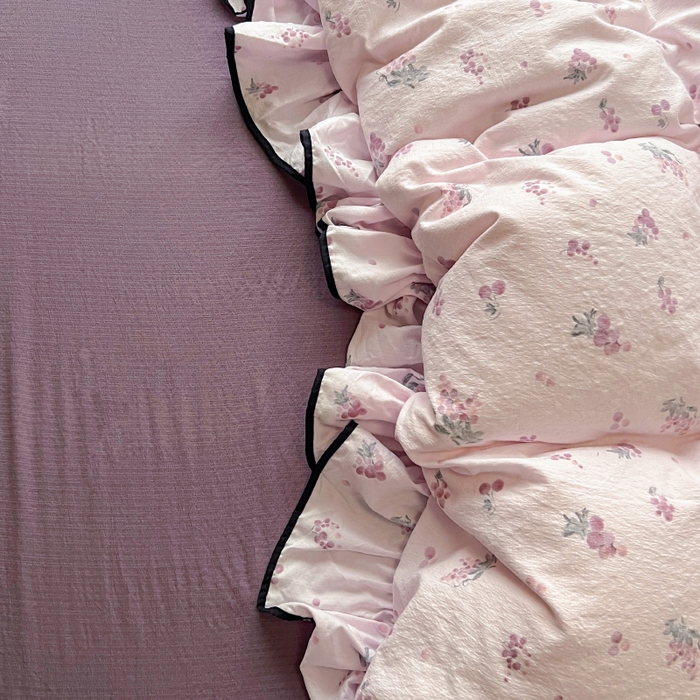 91家纺网 家纺一手货源 找家纺 繁花家居 2025春夏新款学生季韩式云感针织棉大花边木耳边四件套 紫色葡萄